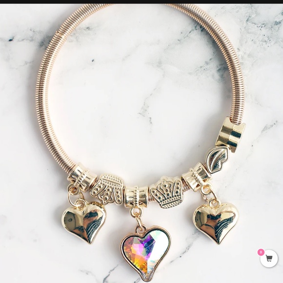 Jewelry - Goldtone Heart Charm Stretch Bracelet